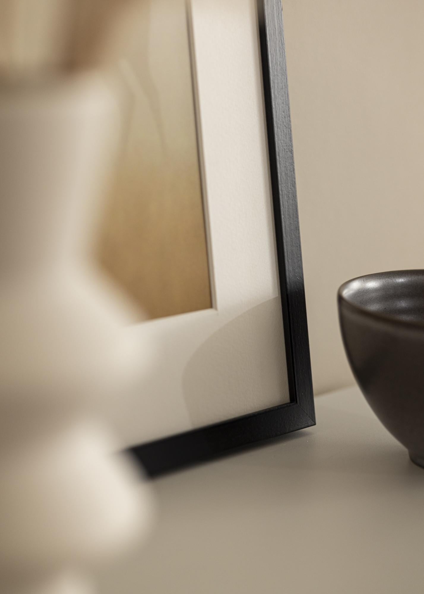 An image of a black veneer picture frame.